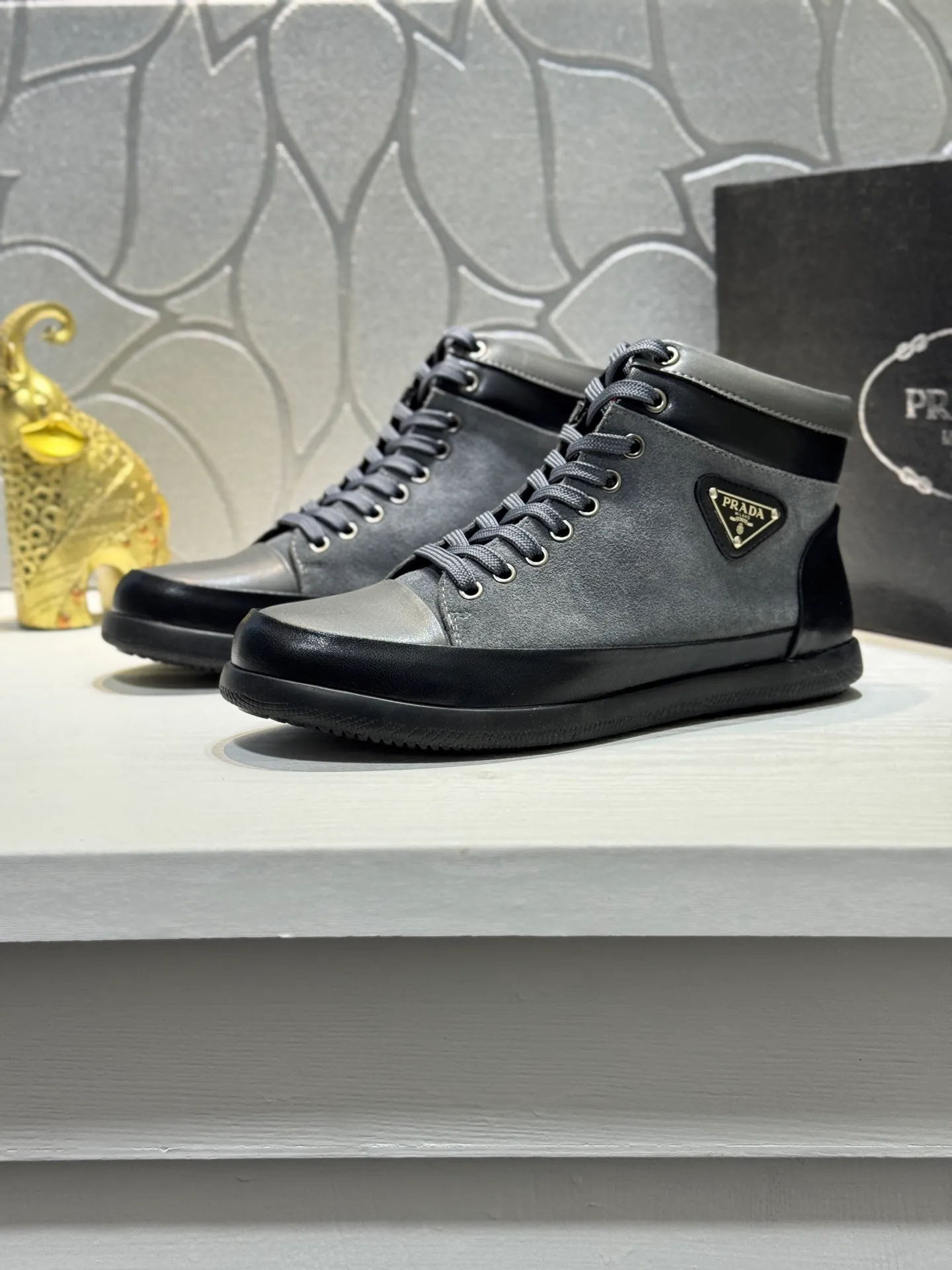 Men's Men's Shoes 💰460 [New Style] 🎻🎻PRADA*⚡️Prada~ The latest classic high-top men's shoes official website has launched a 1:1 copy, synchronized with Hong Kong counters, and on the same catwalk; all made of calf Leather ➕Imported soft and comfortable sheepskin lining, 🍡🍡original 1:1 rubber outsole, non-slip and wear-resistant; comfortable on the feet, attractive style, fine workmanship, and simple and neat shoe last, showing a man's courage and toughness. Size: 38-44 (45 customized